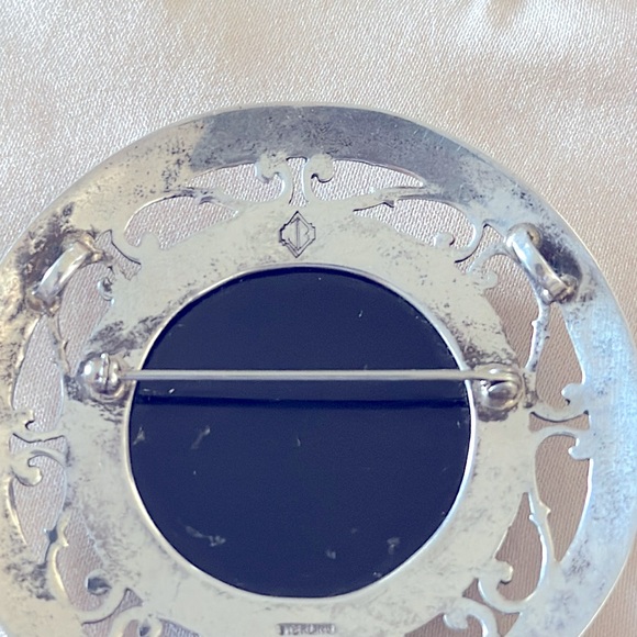 Vintage Navajo Native American Sterling Silver
Black Onyx Brooch - Picture 5 of 5